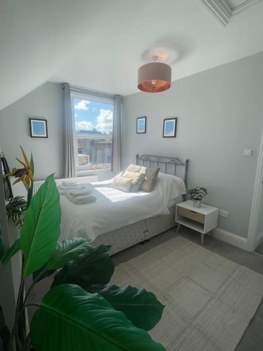 Three Storey Clifton Town House Bristol Exterior photo