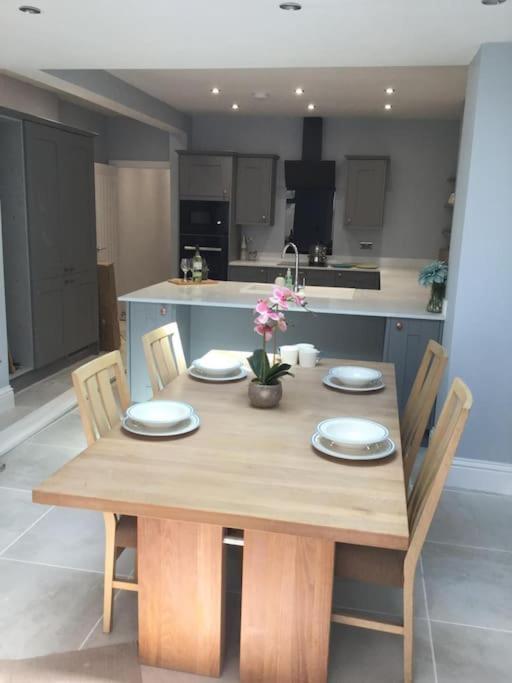 Three Storey Clifton Town House Bristol Exterior photo